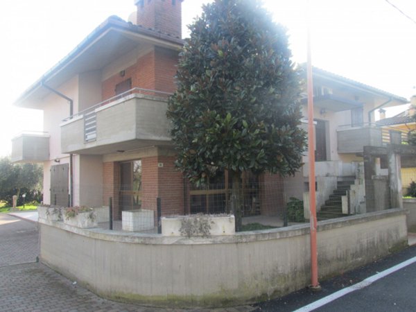 casa indipendente in vendita a Cesena