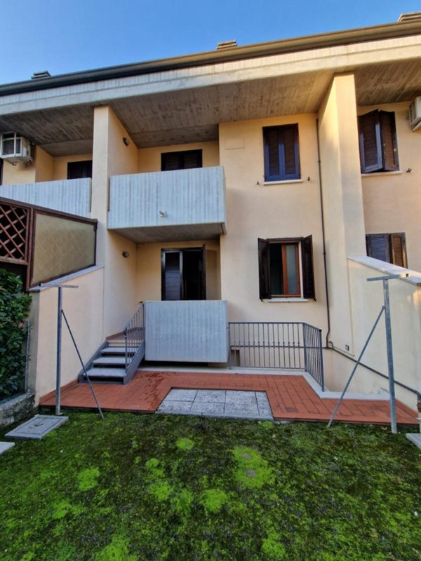 casa indipendente in vendita a Cesena in zona Macerone