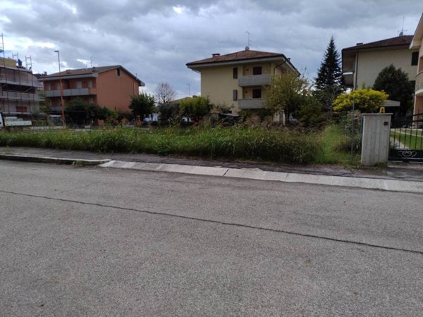 terreno edificabile in vendita a Cesena in zona Pievesestina