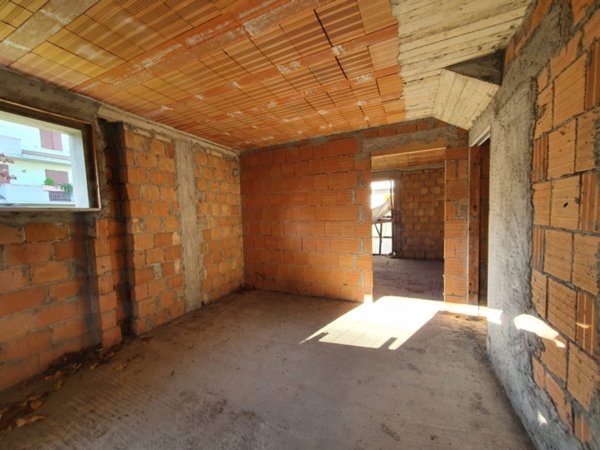 casa indipendente in vendita a Cesena in zona Tipano