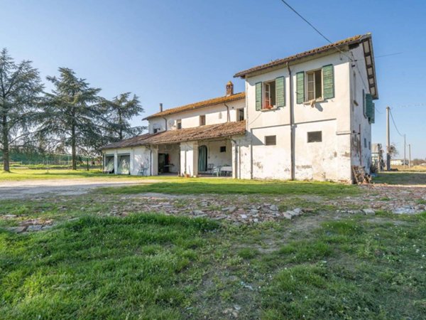 casa indipendente in vendita a Cesena in zona Calabrina