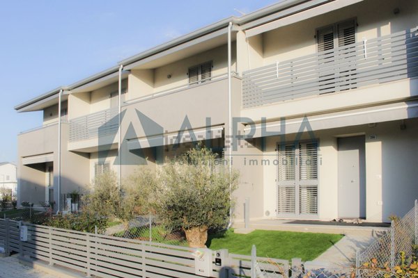 casa indipendente in vendita a Cesena in zona Fiorenzuola