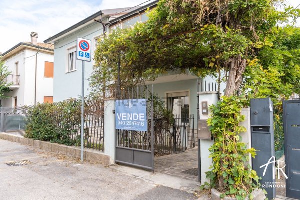 casa indipendente in vendita a Cesena
