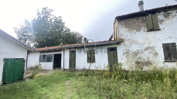 casa indipendente in vendita a Cesena in zona San Vittore