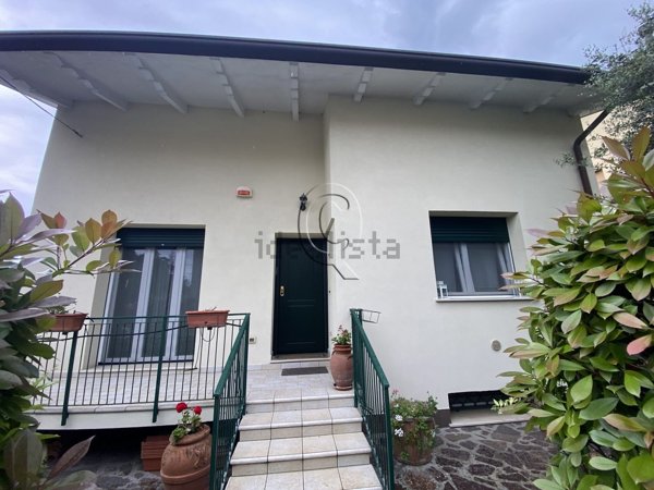 casa indipendente in vendita a Cesena