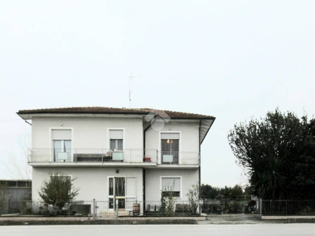 casa indipendente in vendita a Cesena in zona Macerone