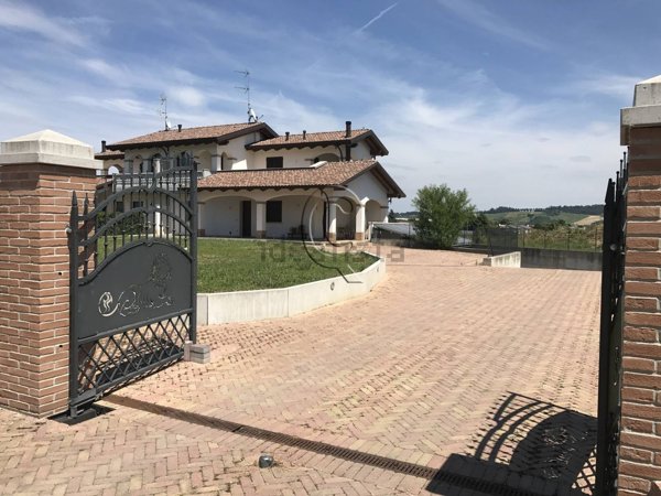 casa indipendente in vendita a Cesena in zona San Vittore