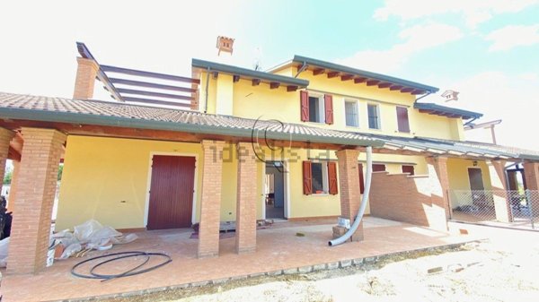 casa indipendente in vendita a Cesena in zona Pioppa