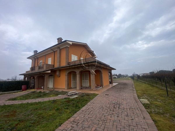 casa indipendente in vendita a Cesena in zona Calabrina