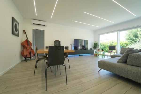 casa indipendente in vendita a Cesena in zona Calabrina