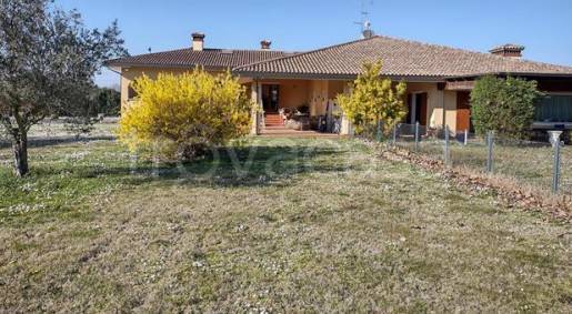 casa indipendente in vendita a Cesena in zona Pievesestina