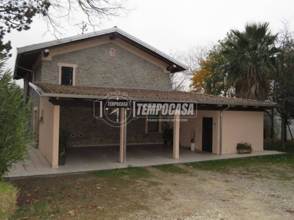 casa indipendente in vendita a Cesena in zona Oltresavio