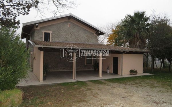 casa indipendente in vendita a Cesena in zona San Carlo