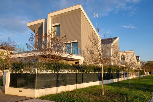 casa indipendente in vendita a Cesena