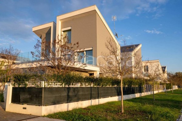 casa indipendente in vendita a Cesena in zona Fiorenzuola