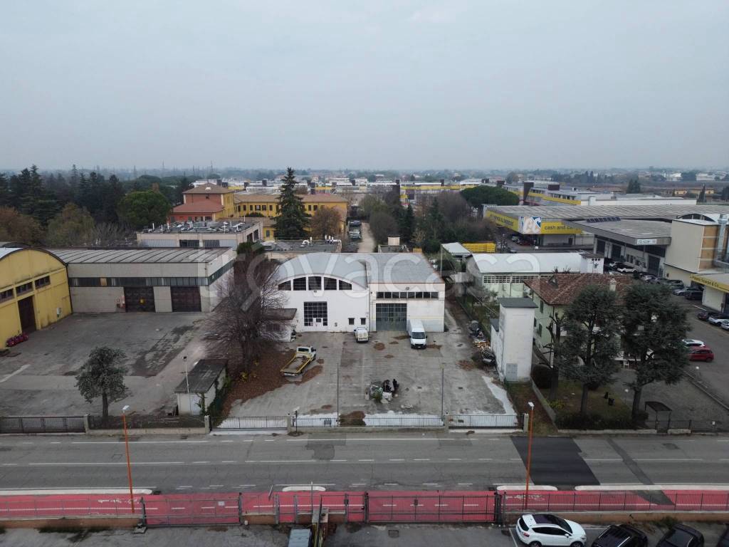 locale commerciale in vendita a Cesena in zona Vigne