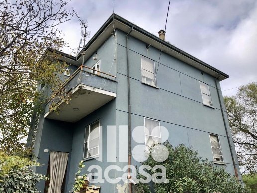 casa indipendente in vendita a Cesena in zona Luzzena