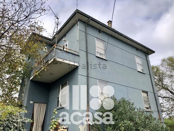 casa indipendente in vendita a Cesena in zona Luzzena