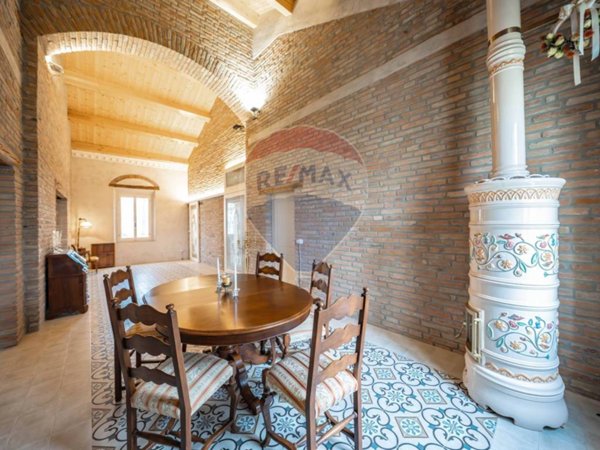 casa indipendente in vendita a Cesena in zona Macerone