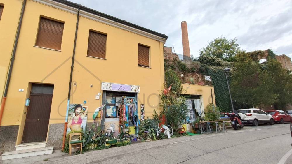 casa indipendente in vendita a Cesena in zona Centro Storico