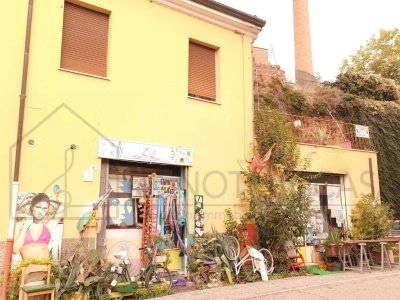 casa indipendente in vendita a Cesena in zona Centro Storico