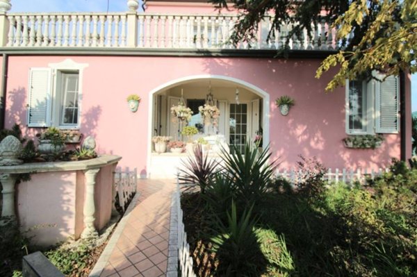 casa indipendente in vendita a Cesena in zona Pioppa