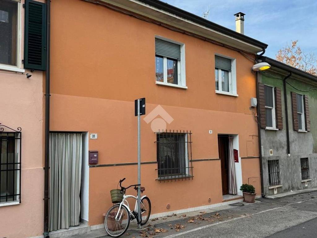 casa indipendente in vendita a Cesena in zona Centro Storico