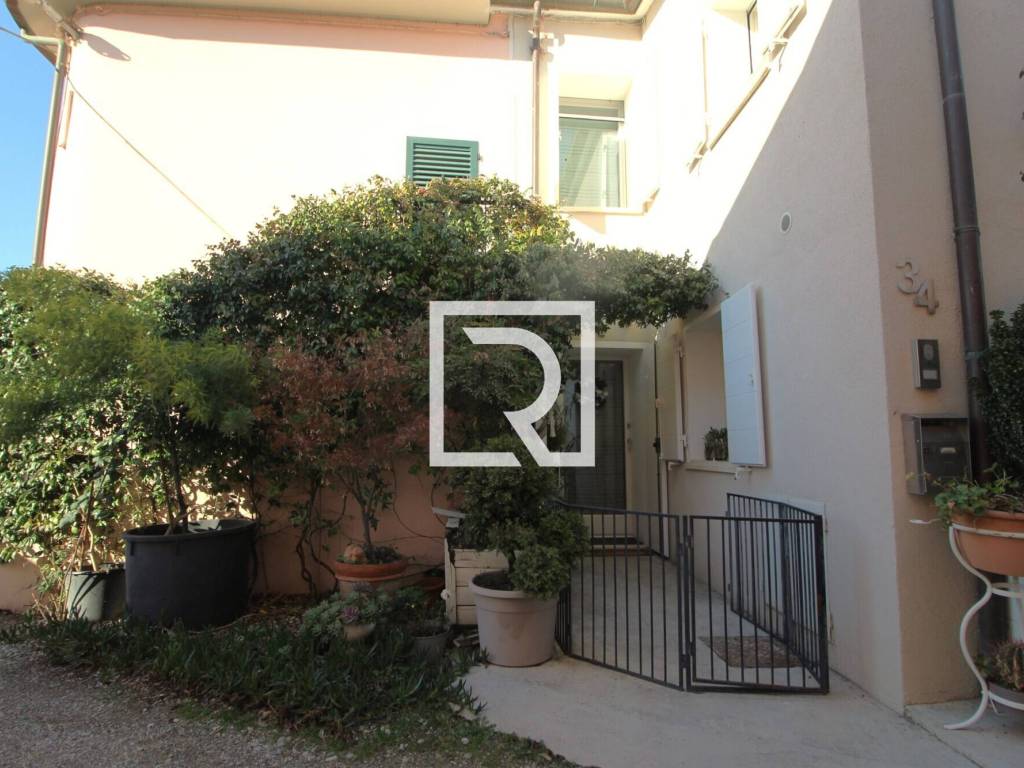 casa indipendente in vendita a Cesena in zona Oltresavio