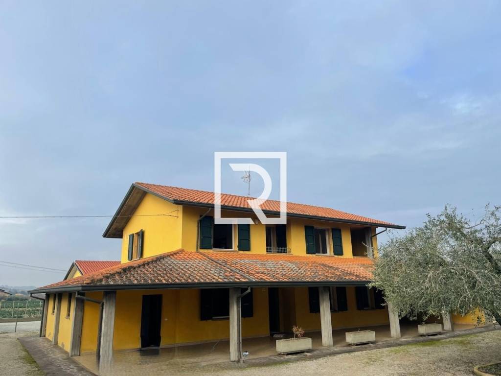 casa indipendente in vendita a Cesena in zona Calisese