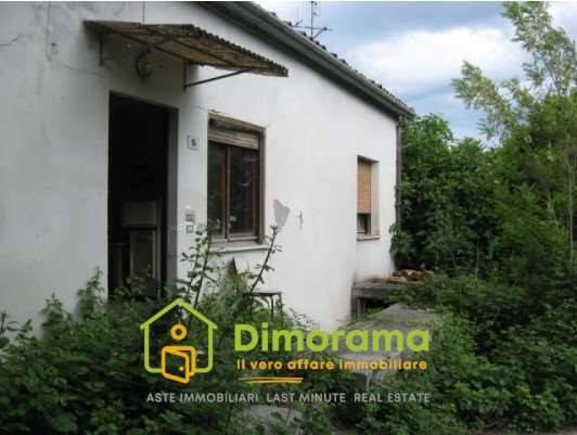 casa indipendente in vendita a Cesena in zona Borello