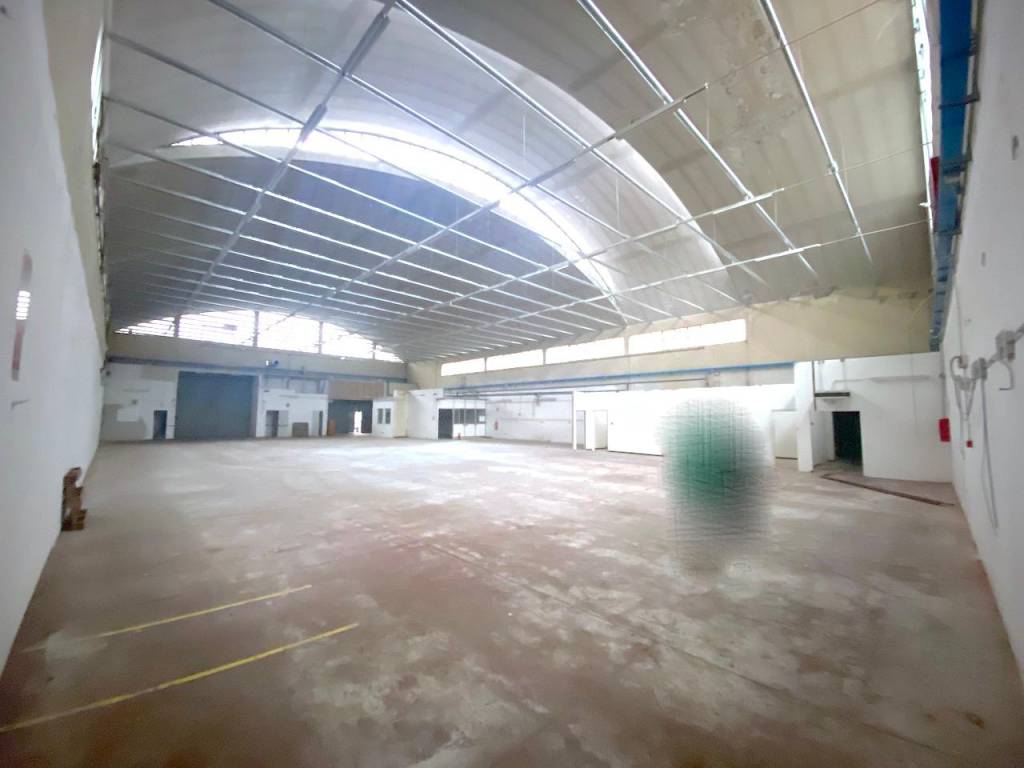 locale commerciale in vendita a Cesena in zona Centro Storico