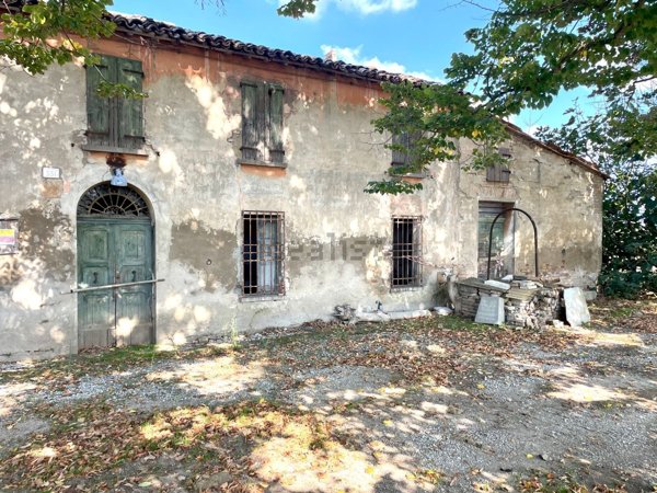 casa indipendente in vendita a Cesena in zona Sant'Andrea in Bagnolo