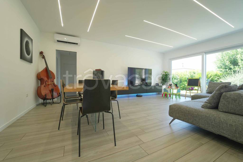 casa indipendente in vendita a Cesena in zona Calabrina