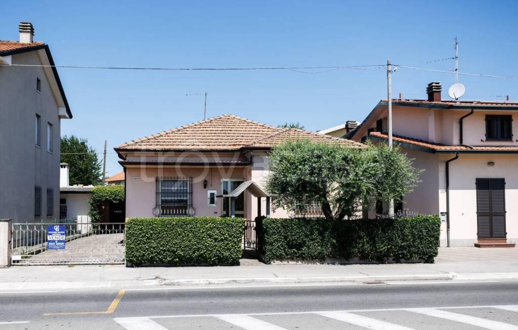 casa indipendente in vendita a Cesena in zona Villa Chiaviche