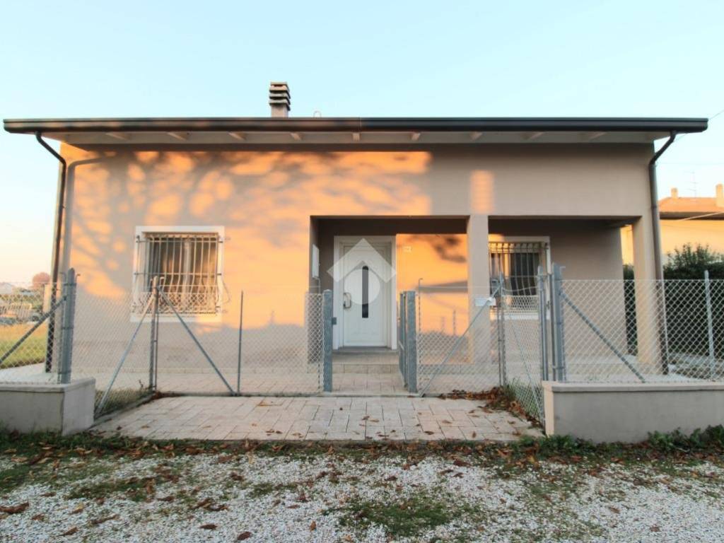 casa indipendente in vendita a Cesena in zona San Giorgio