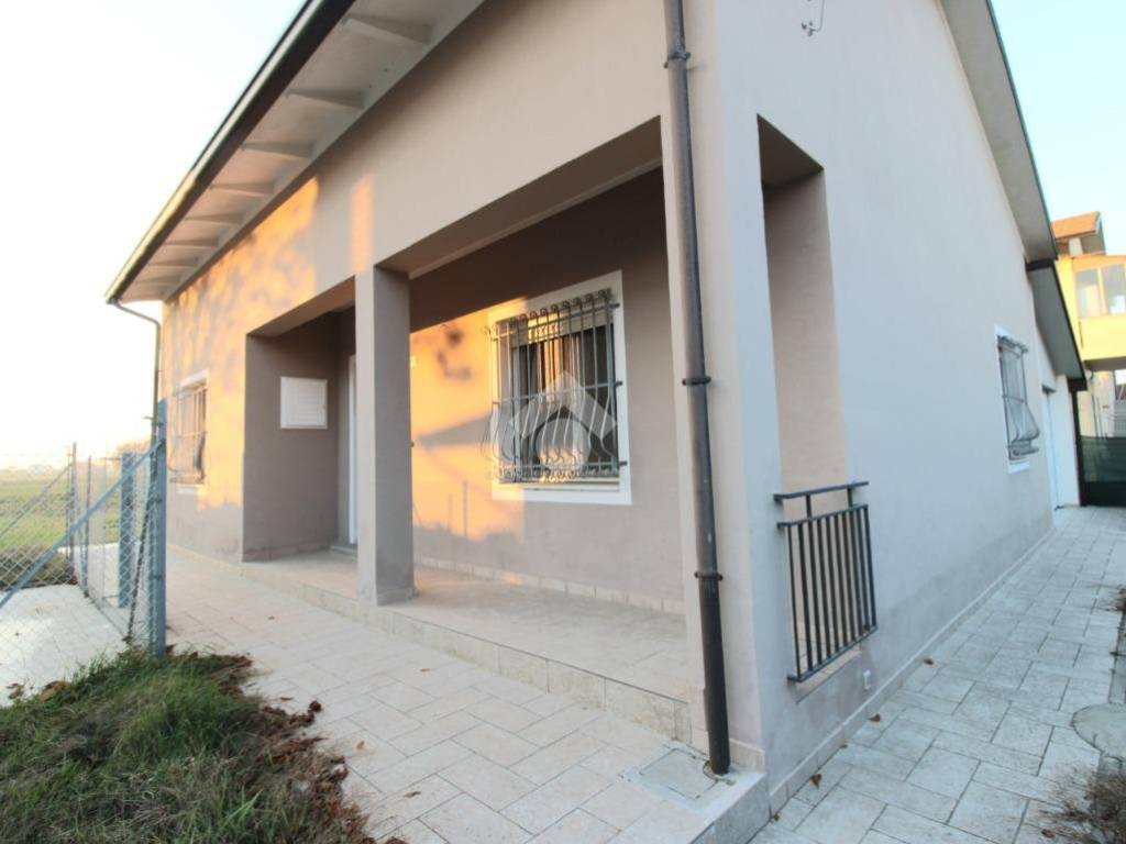 casa indipendente in vendita a Cesena in zona San Giorgio