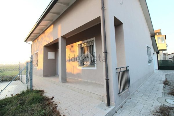 casa indipendente in vendita a Cesena in zona San Giorgio