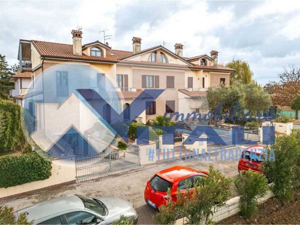 casa indipendente in vendita a Cesena in zona Calabrina
