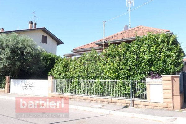 casa indipendente in vendita a Cesena in zona Calabrina