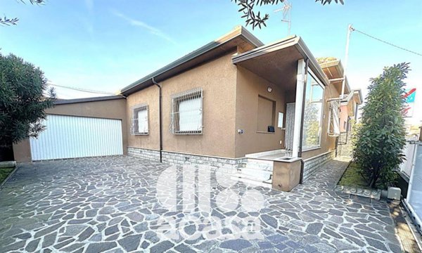 casa indipendente in vendita a Cesena in zona Calabrina