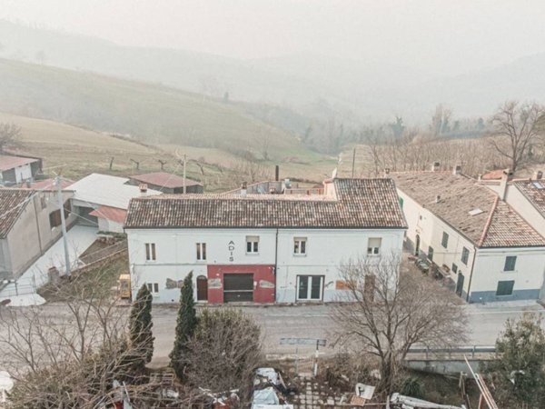 negozio in vendita a Cesena in zona Oltresavio