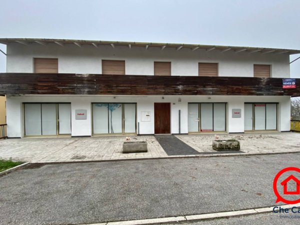 negozio in vendita a Cesena in zona Oltresavio