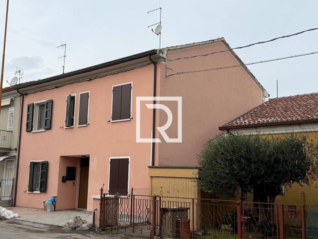 casa indipendente in vendita a Cesena in zona Ponte Pietra