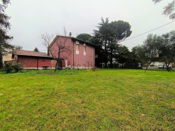 casa indipendente in vendita a Cesena