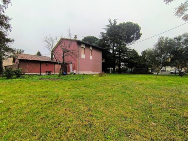 casa indipendente in vendita a Cesena