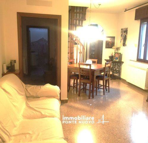 casa indipendente in vendita a Cesena in zona Vigne