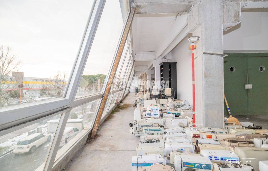 negozio in vendita a Cesena in zona Marcorano