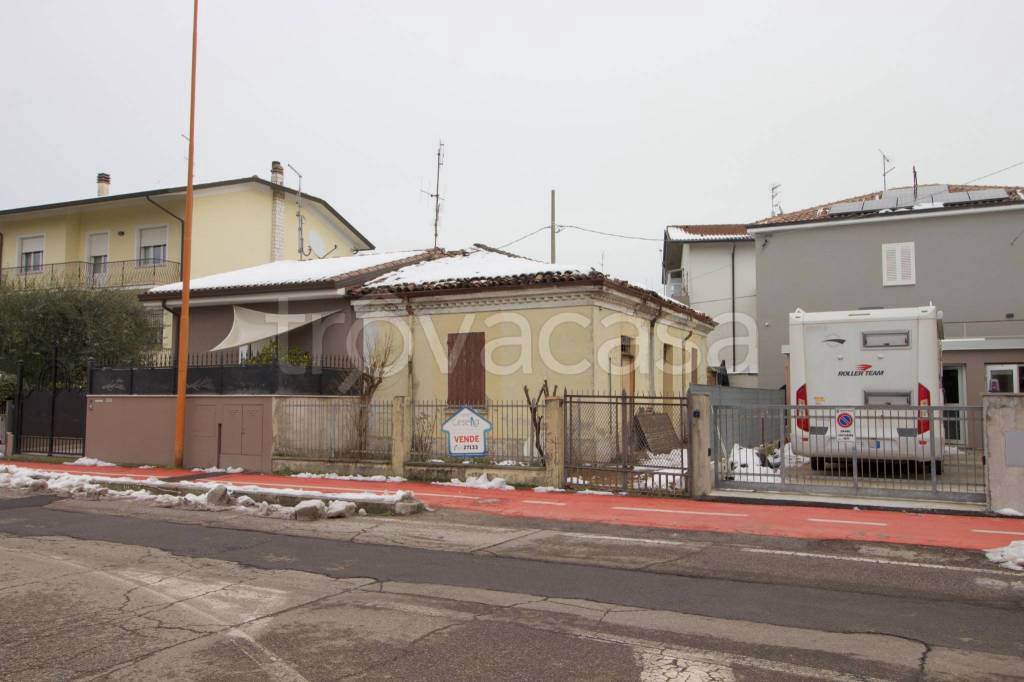 casa indipendente in vendita a Cesena in zona Marcorano