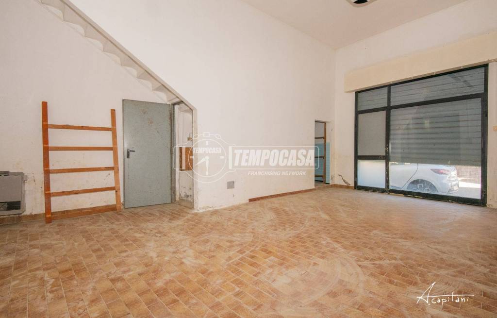 locale commerciale in vendita a Cesena in zona San Rocco