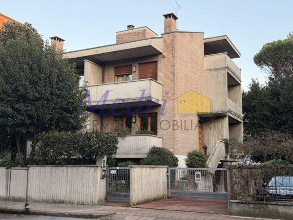 casa indipendente in vendita a Cesena in zona Centro Storico